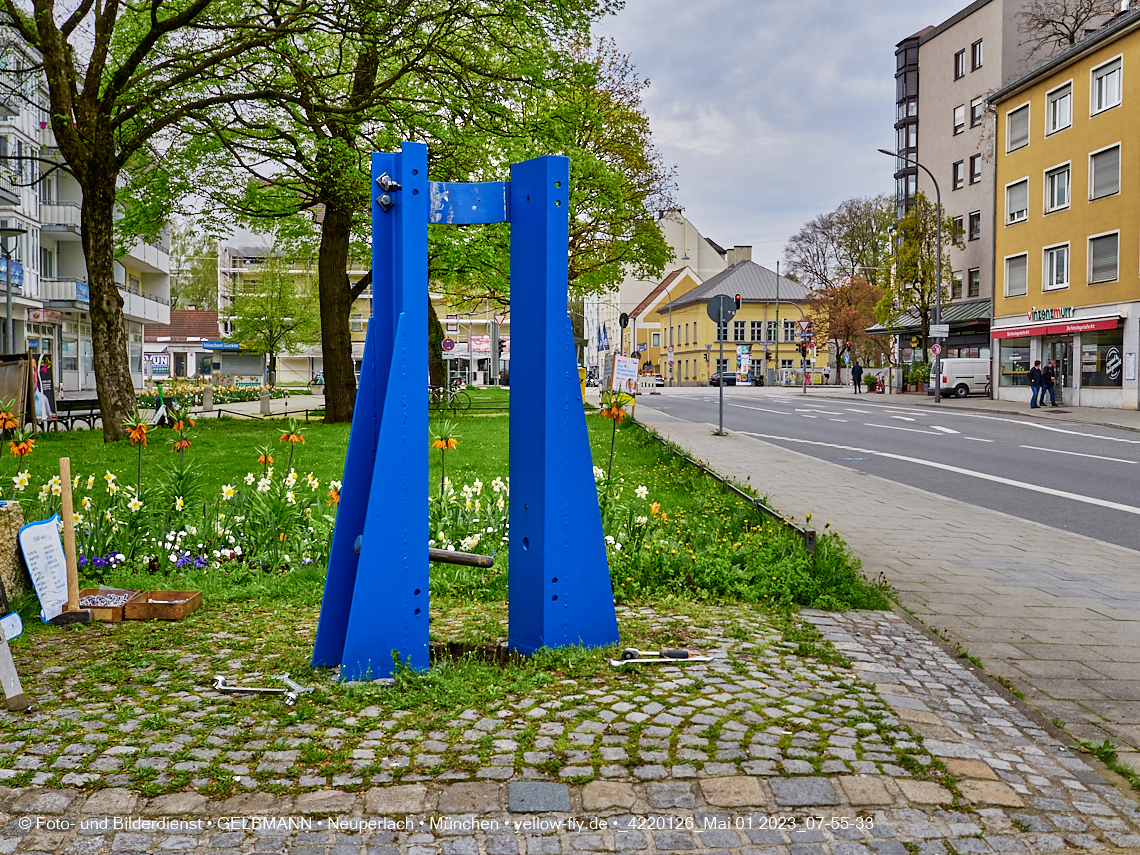 01.05.2023 - Maibaumaufstellung in Berg am Laim